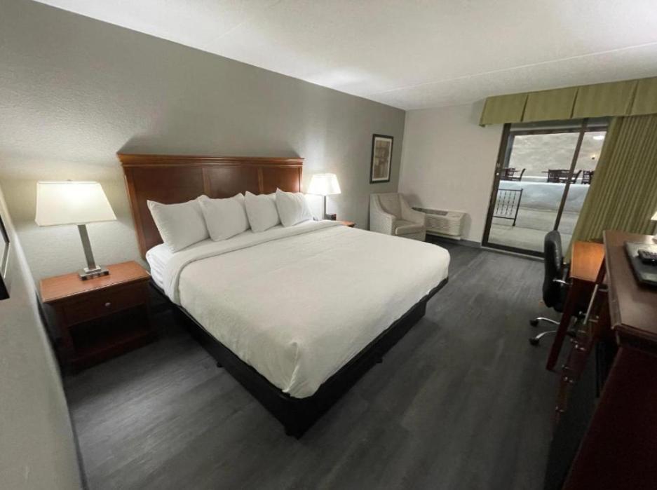 Pine Lake Resort And Banquets La Porte Bagian luar foto